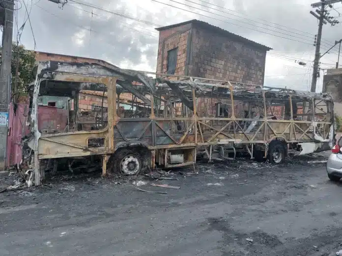 Ataque Criminoso em Manaus: Ônibus e Residência Incendiados