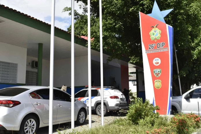 Homem Preso por Esfaquear Esposa
