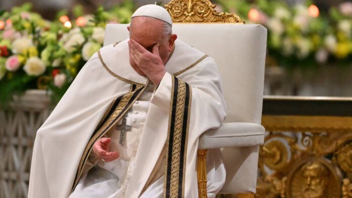 Papa Francisco é internado