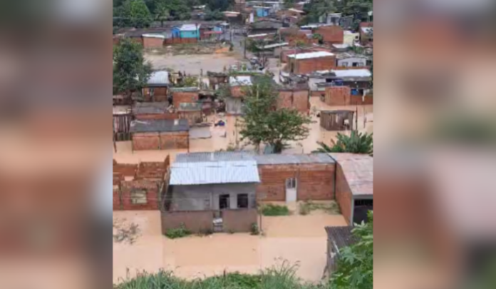 Alagamento na comunidade Santa Marta