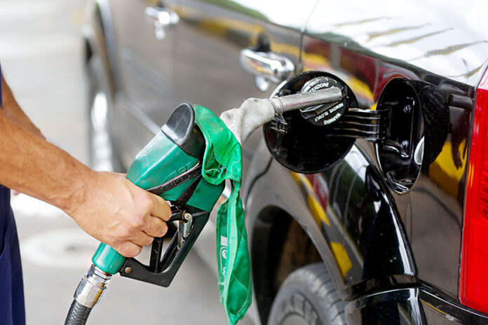 Mais etanol reduz preço da gasolina