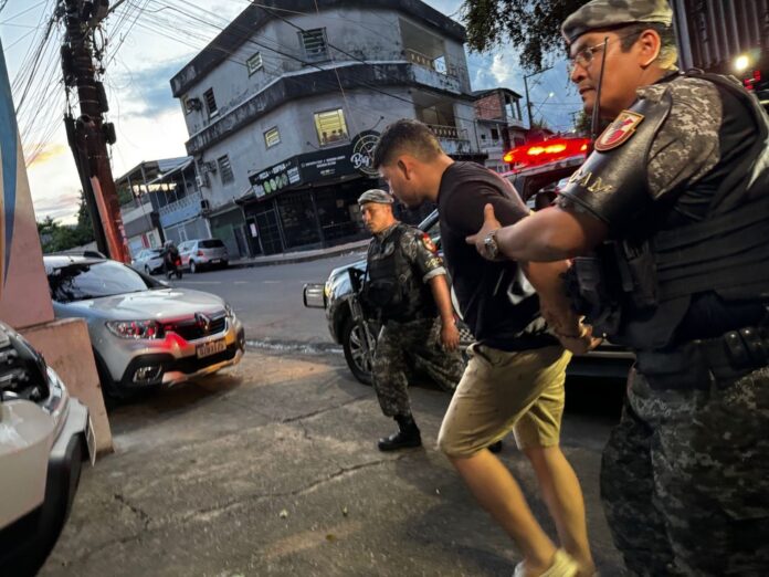 Empresário preso por agredir mulheres após show