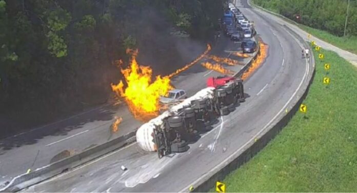 Explosão de caminhão-tanque na BR-101 em SC