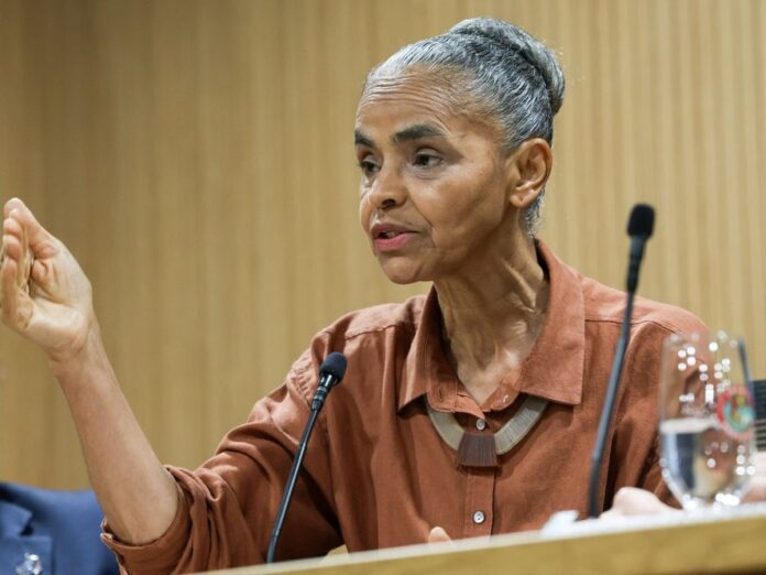 Marina Silva passa mal e é internada