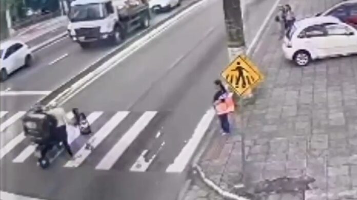 Atropelamento na faixa de pedestre em Florianópolis