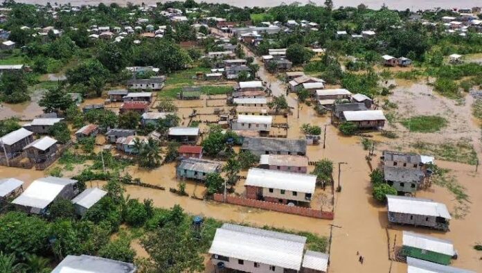 Cheia do Rio Solimões atinge Manacapuru