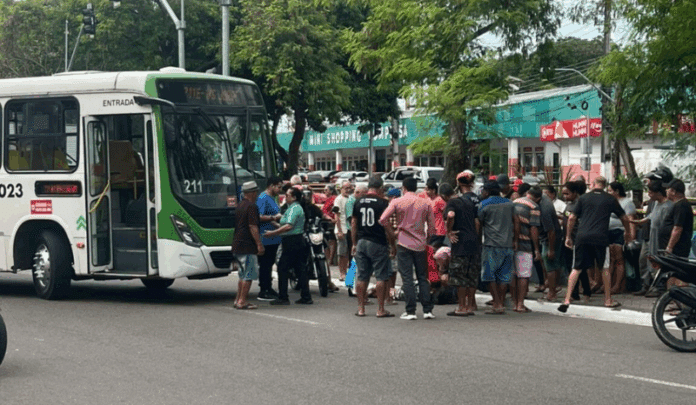 Idosa morre atropelada em Manaus