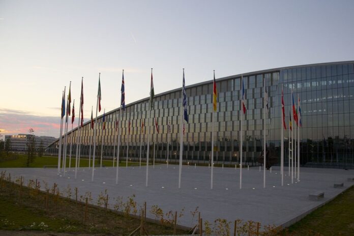 OTAN aprova meta de 5% em defesa