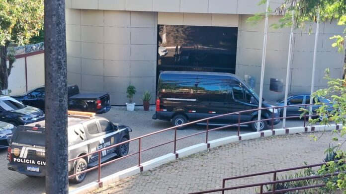 Policiais presos em milícia