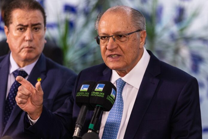 Alckmin quer diálogo e novos mercados contra tarifas dos EUA