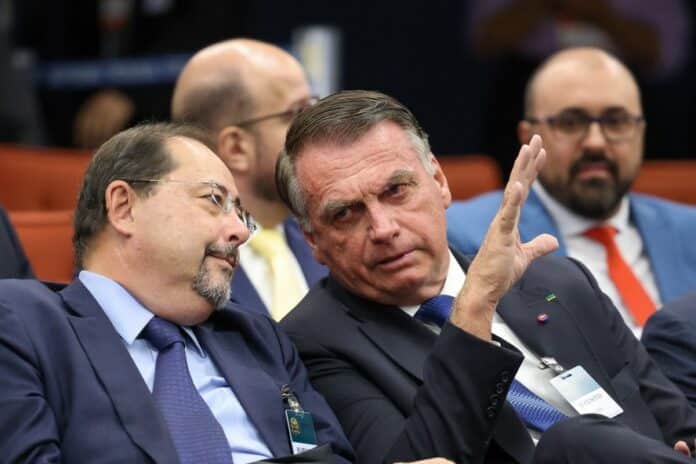Defesa nega crime