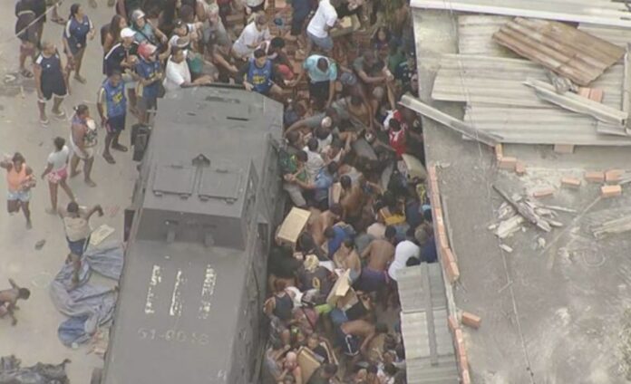 Saque de carga desafia PM no Rio