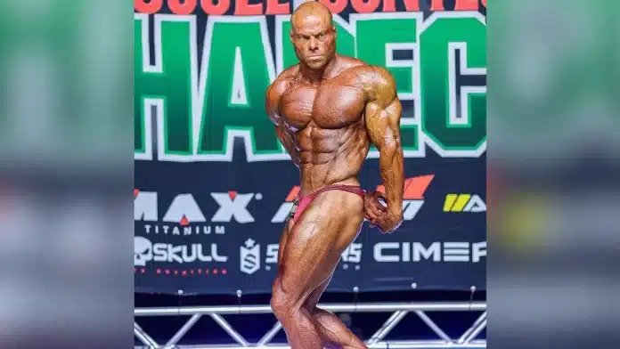 Campeão de fisiculturismo morto em escada