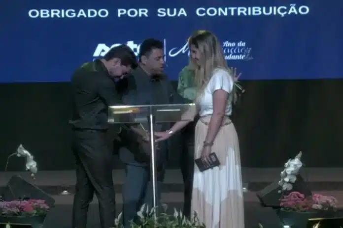 Investigados na Farra do INSS celebra lucros na igreja: 