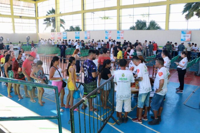 Troca de alimentos por pulseiras para a Festa dos Visitantes 2026 começa em Parintins.
