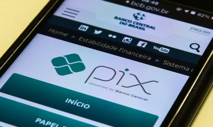 Pix por aproximação passa a mostrar saldo e limite antes da conclusão do pagamento.