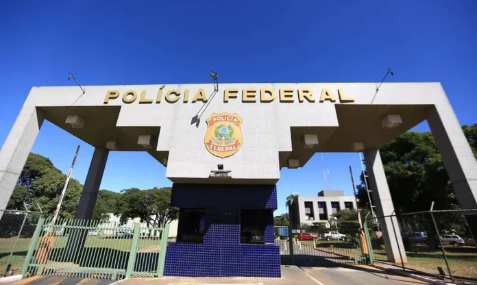 Polícia Federal investiga ataque hacker após envio de alerta falso da Defesa Civil para celulares.