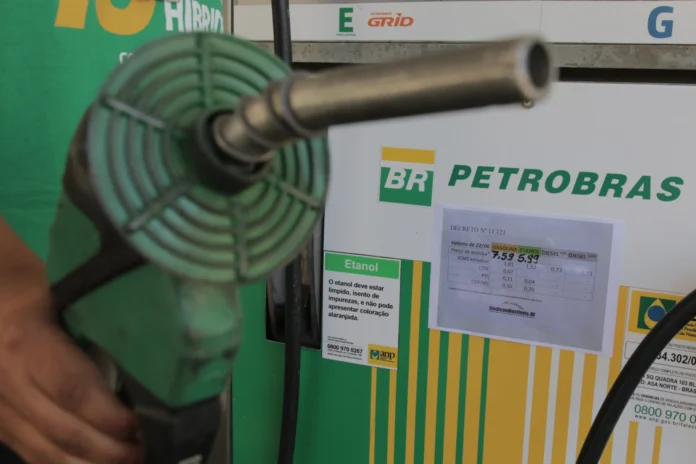 Nova composição da gasolina entra em vigor no sábado e eleva de 30% para 32% o teor obrigatório de etanol anidro.
