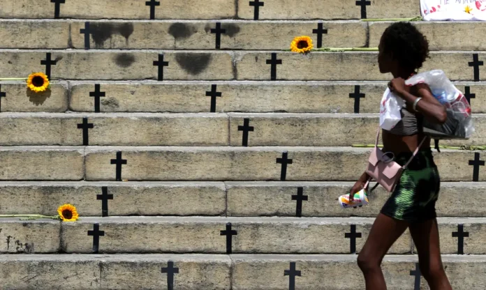 Brasil registrou redução de 8,2% nas mortes violentas em 2025, enquanto os feminicídios cresceram 4% e atingiram novo recorde.