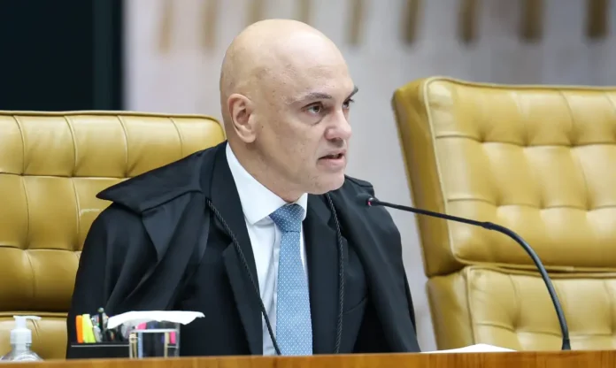 Alexandre de Moraes durante sessão do STF após pedir explicações sobre vídeo de Jair Bolsonaro produzido com inteligência artificial.
