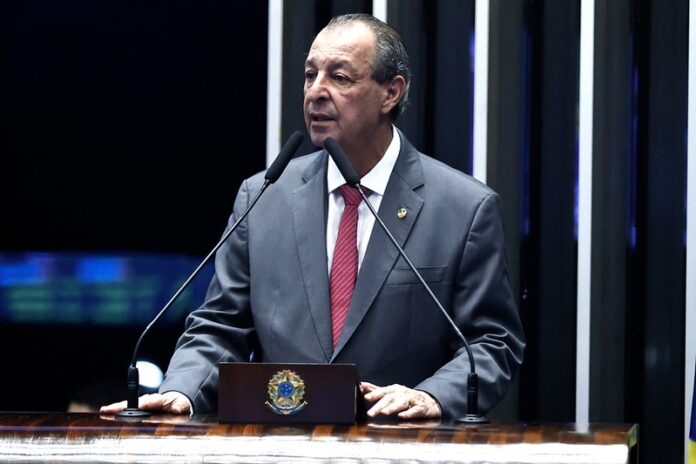 Fim da escala 6x1 será analisado por Omar Aziz, escolhido relator da PEC no Senado.