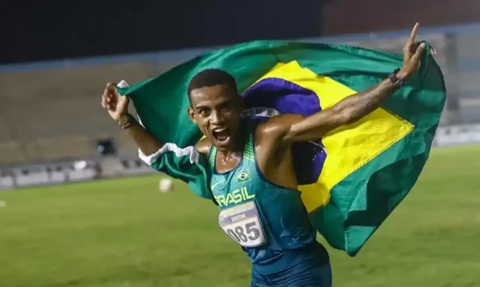 Maratonista Daniel Ferreira do Nascimento durante competição de atletismo antes de ser encontrado vivo em São Paulo.