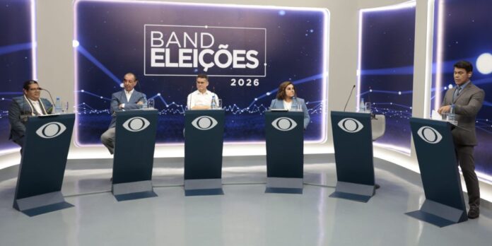 Candidatos ao Governo do Amazonas durante debate eleitoral promovido pela Band nas eleições de 2026.