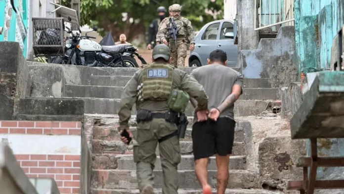 Operação Visão Noturna prende suspeitos de monitorar ações policiais no Amazonas.