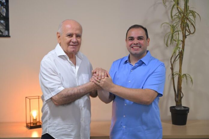 Roberto Cidade e Serafim Corrêa durante agenda política após confirmação da chapa para o Governo do Amazonas.