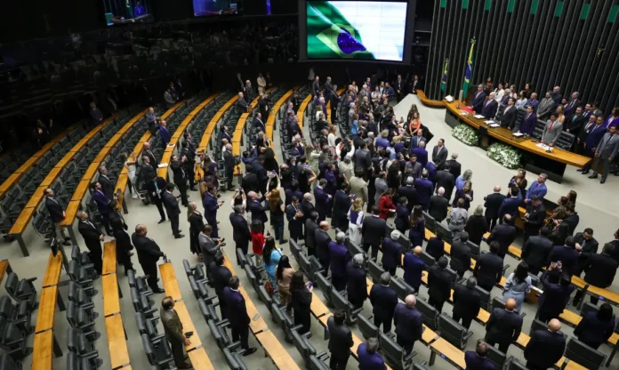 Fim da escala 6x1 será analisado pelo Congresso Nacional durante esforço concentrado de votações.
