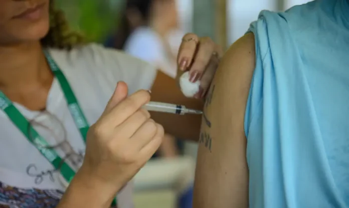 Dia D da Multivacinação terá mais de 110 unidades abertas em Manaus neste sábado.