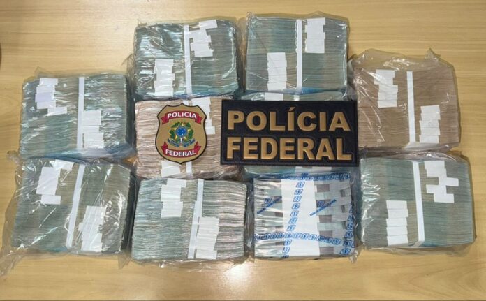 Dinheiro em espécie apreendido pela Polícia Federal durante operação em Manaus