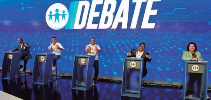 Candidatos ao Governo do Amazonas durante debate da TV A Crítica.