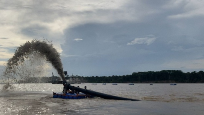 DNIT inicia dragagem no Amazonas em quatro trechos hidroviários durante o período de estiagem.