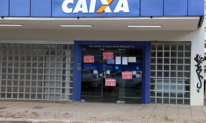 Greve dos bancários no Amazonas fecha agências da Caixa, Banco do Brasil e Basa.