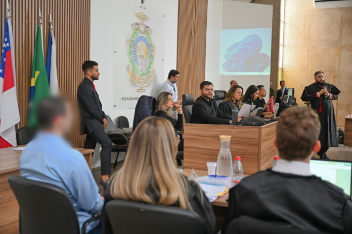Homem condenado por matar jovem grávida em Manaus durante julgamento no Tribunal do Júri.