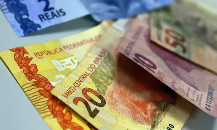 Notas de real representam os dados de juros, crédito e inadimplência das famílias brasileiras.