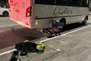 Acidente na AV. do Turismo envolvendo 2 motociclistas