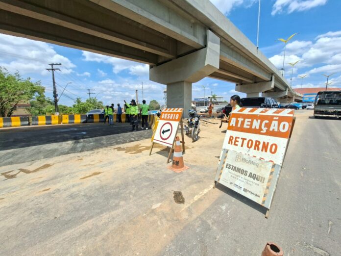 Novo retorno sob o Passarão liberado na avenida Coronel Teixeira, em Manaus.
