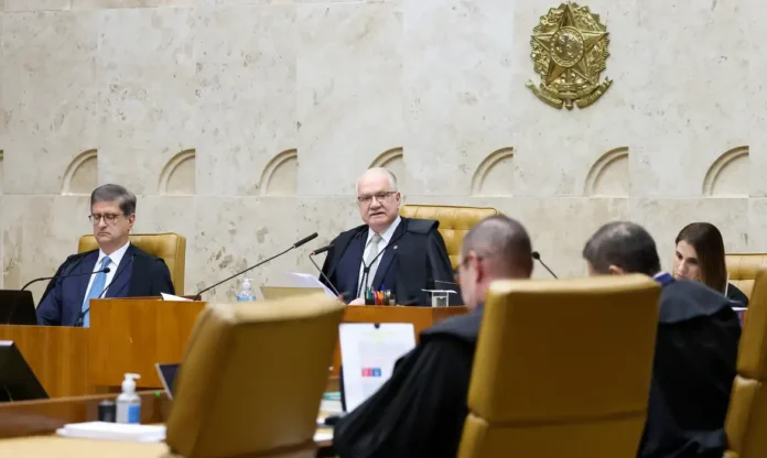 Crise no STF leva ministros aposentados a pedir apuração rigorosa e sessão pública.