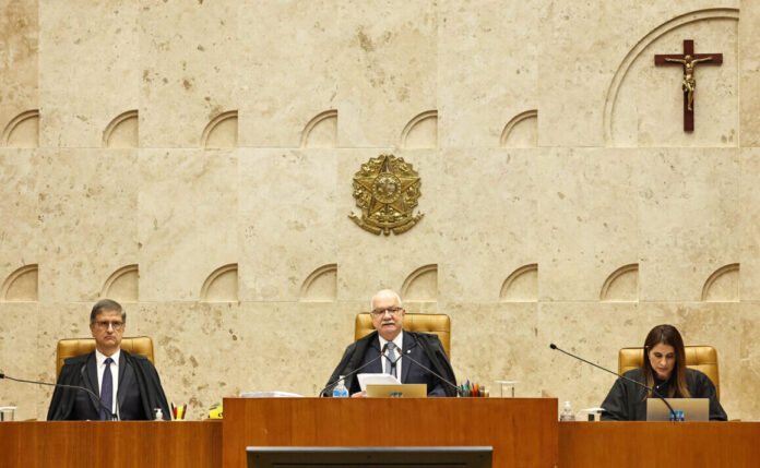 Moraes e Vorcaro no STF são tema de sessão que analisa eventual abertura de investigação.