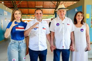Roberto Cidade votou acompanhado de Serafim Corrêa e da primeira-dama Thaisa Cidade. Foto: Divulgação