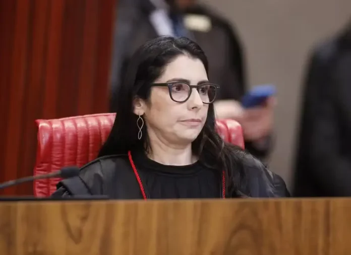 Retrato da ministra Estela Aranha, integrante do Tribunal Superior Eleitoral.